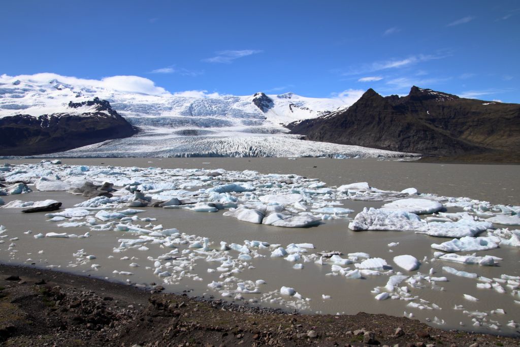 Du betrachtest gerade Island 2026 Tag 6: Fjaðrárgljúfur und Fjallsjökull/Fjallsárlón